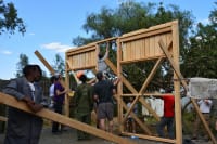 Et hus uden tag i Kenya ændrer tømreruddannelsen i København: Nu skal danske tømrerelever designe slumhuse fremfor sommerhuse