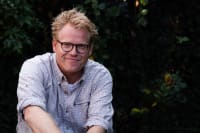 Dr. Pjuskebusk har før skrevet om klamme og farlige dyr. Nu skriver han om de truede