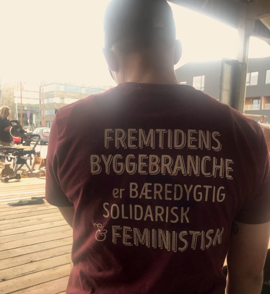 Årets t-shirt til byggetræffet Under Ombygning 2022 på Holbæk Havn. Foto: Sara Bang