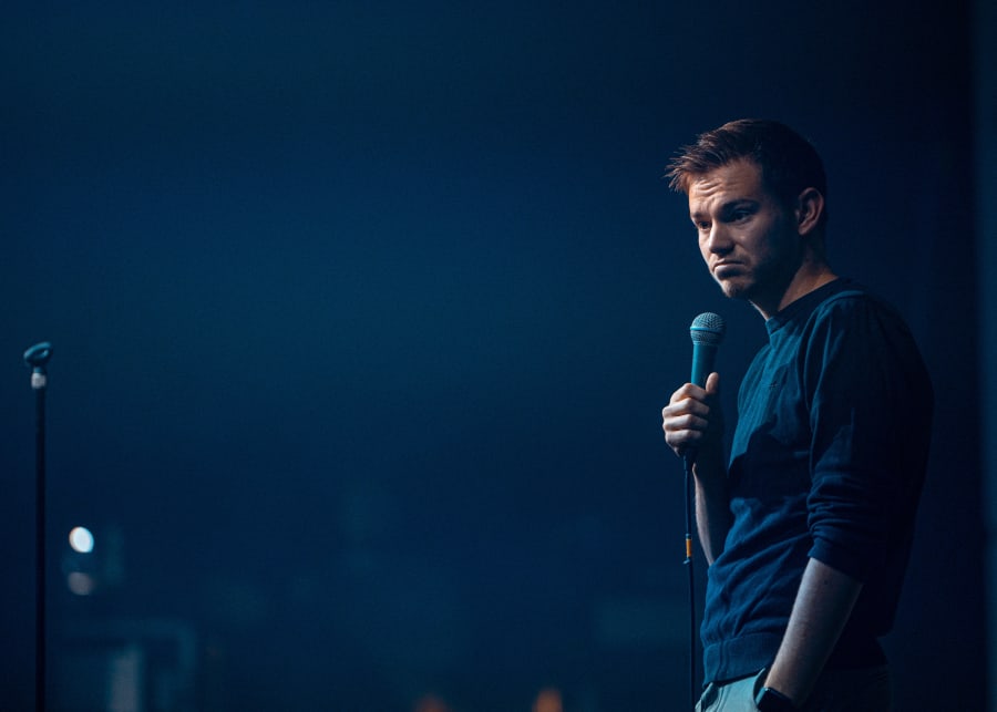 Marcus Mossalski igang med et af sine oplæg, hvor han fortæller om sine erfaringer med ludomani, og hvordan han i dag kan kalde sig selv for spilfri ludoman. Foto: Patrick Witting