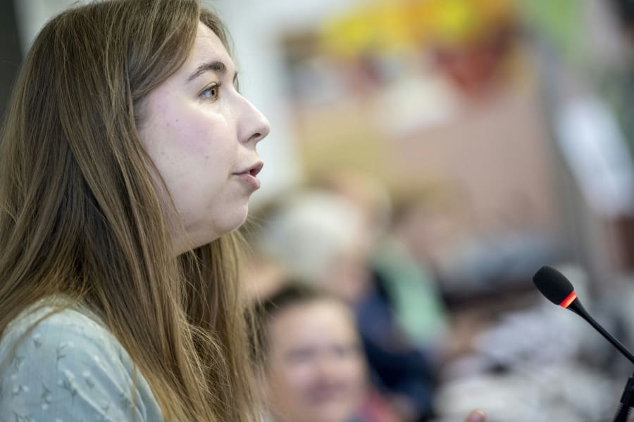 Emilia Bøge Caliskan, som er Verdensmålsambassadør og FN-ungdomsdelegat for Demokrati og Partnerskaber, talte for unges involvering i de politiske beslutninger. Foto Arthur J. Cammelbeeck