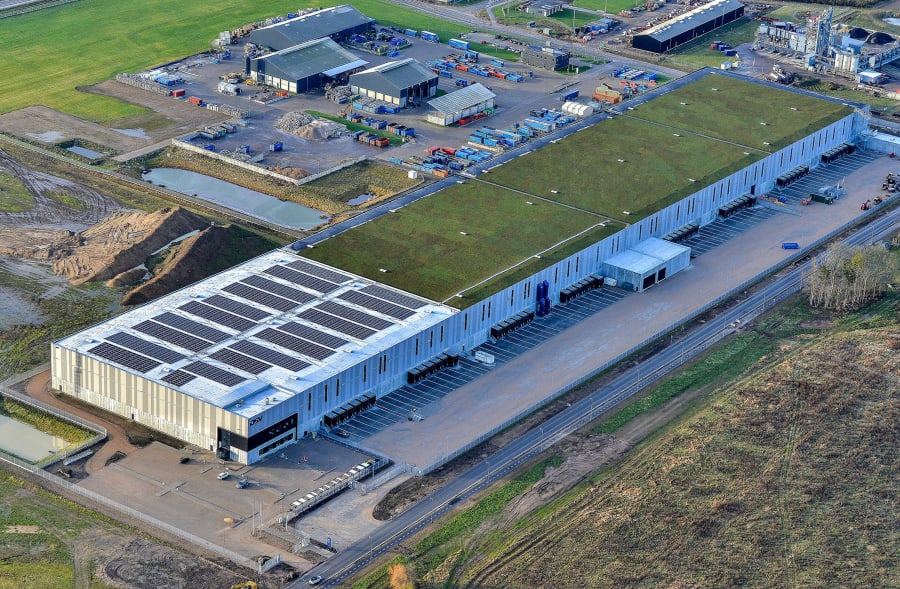 DSV Ringsted er med sit 23.688 m2 store grønne tag Skandinaviens største. Foto: Nature Impact.