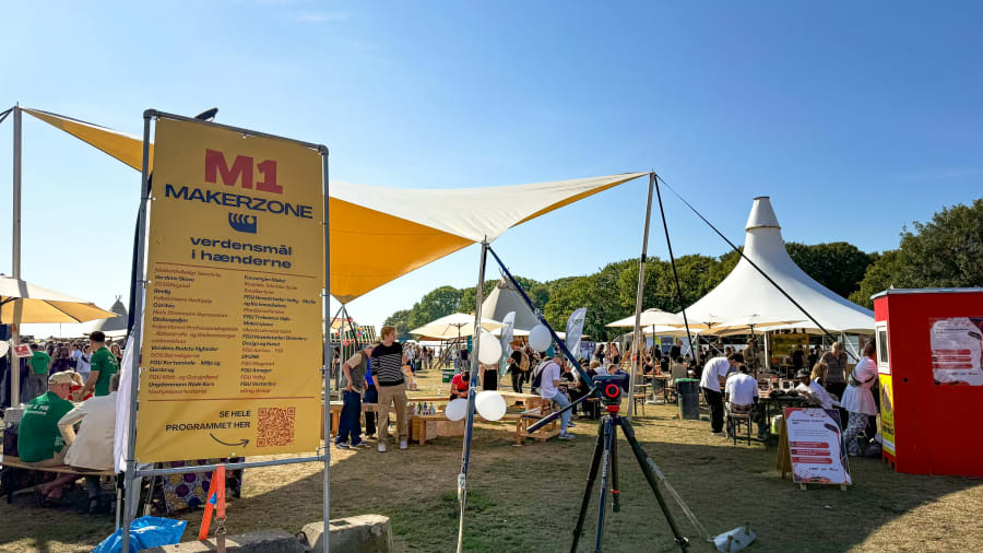 Makerzone på Ungdommens Folkemøde samler mange organisationer og en række ungdomsuddannelser om FN’s verdensmål. Foto: Oliver Wollenberg Christensen.