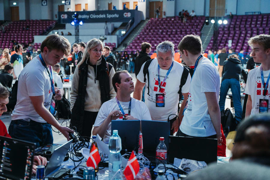 Et koncentreret landshold under EM i cybersikkerhed i Warszawa. Foto: Lasse Møller Badstue.