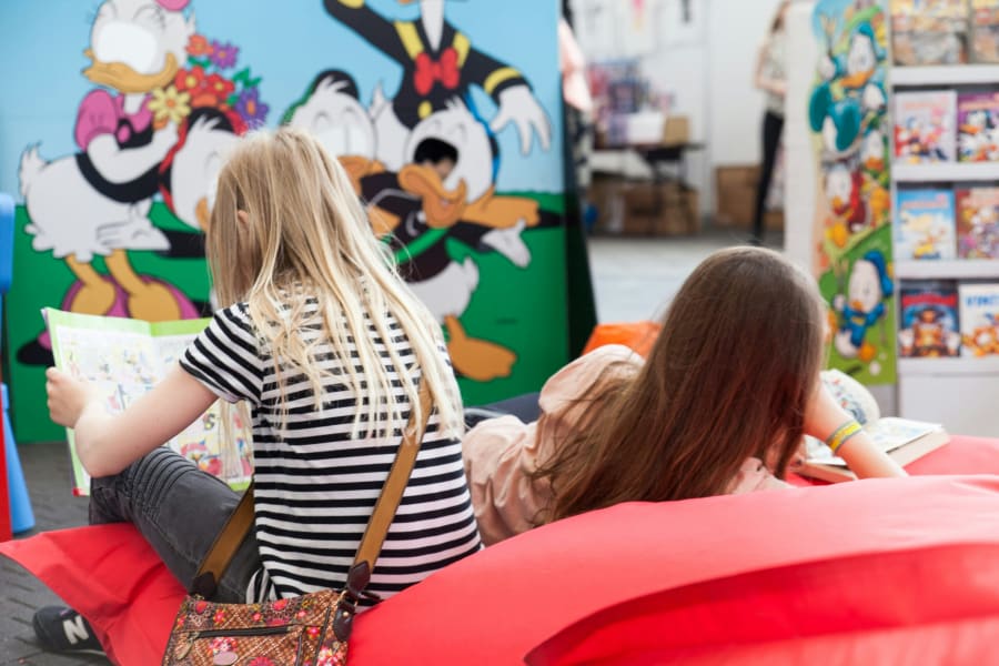 Om børnene starter med en tegneserie eller bog uden billeder, så kan læselysten sprede sig til andre litterære kunstformer, når først den er vækket. Foto: Dansk Tegneserieråd/Marianne Bøgh-Pedersen