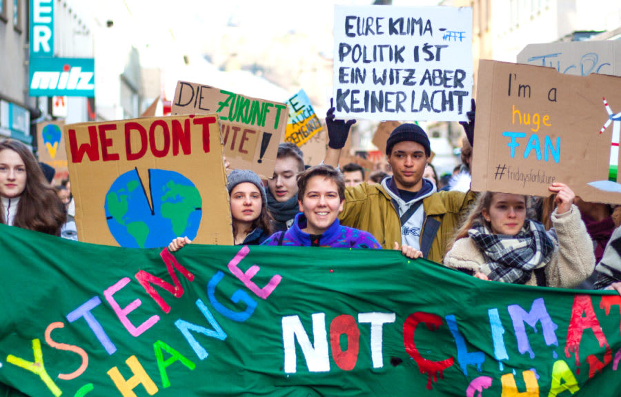Over store dele af verden forlanger folk nu klimahandling, og unge går forrest. Her i Würzburg, Tyskland. Foto: CCBY Leon Enrique