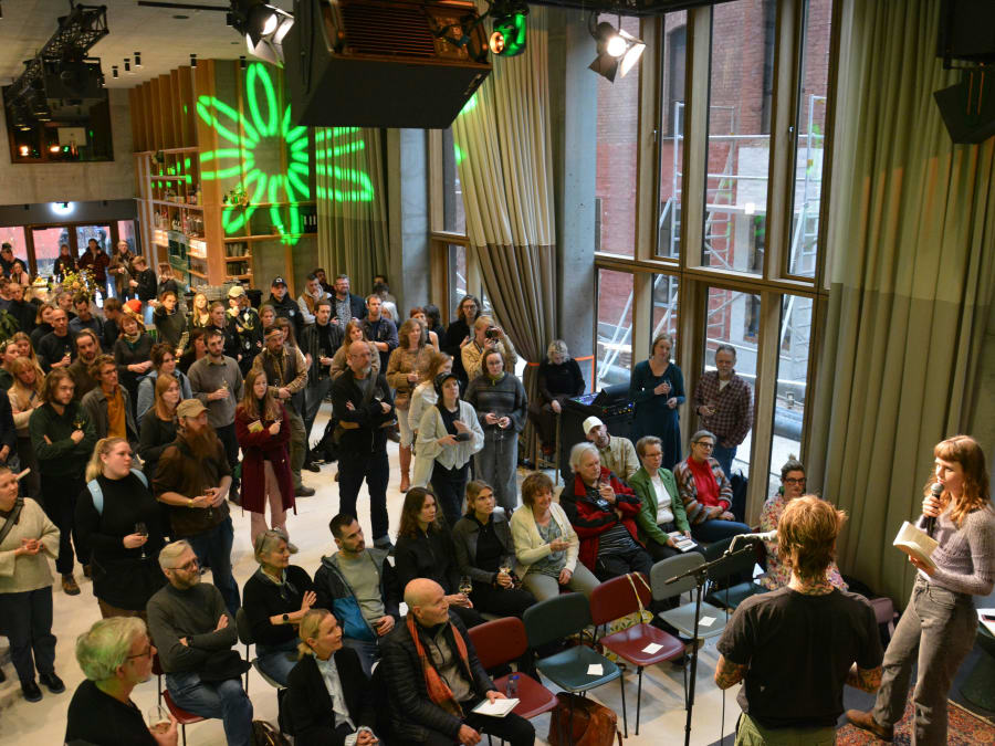 Det var en broget flok, der mødte op til lanceringen af den nye bog: Bevaringsværdig Byggebranche. Foto Lærke Kobberup