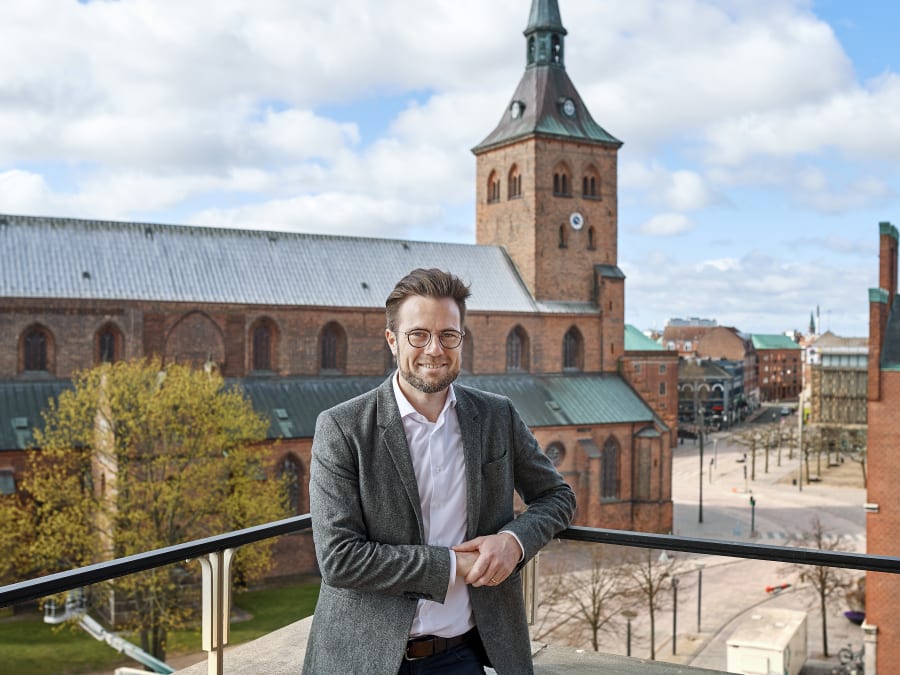 Borgermester Peter Rahbæk Juel er begejstret for Odenses nye klimahandlingsplan, som skal gøre Odense CO2-neutral inden 2030. Foto: Odense Kommune.