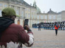 De kenyanske studerende fik også set dansk kultur i form af vagtskifte på Amalienborg. Foto: Lærke Kobberup
