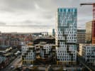 Den nye bæredygtige bygning tårner sig op på den Aarhusianske sydhavn. Foto Anders Nymann Wejse.