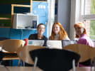 Elever fra Langelands Efterskole udveksler idéer til, hvordan de kan gøre deres efterskole endnu mere bæredygtig. Foto: Mie Lorentzen