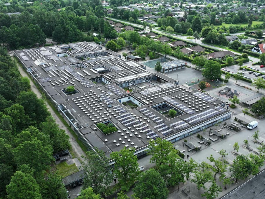 Furesø Kommune har fået deres eget solcelleselskab, så nu er seks kommunale tage dækket af solcelleanlæg. Foto: co2pro