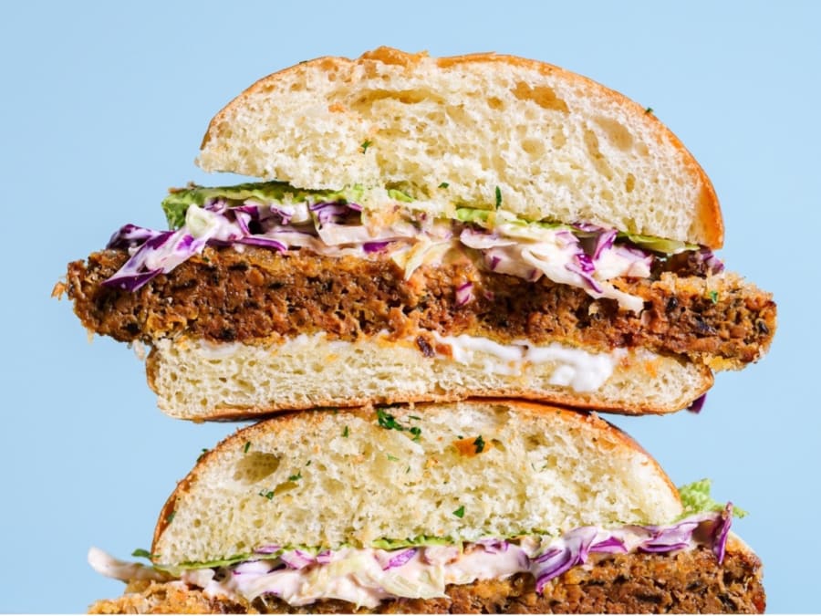 I Varde skal svampefermentering og grønt forvandles til 4.000 tons plantekød. I Danmark udleder vi nemlig for meget CO₂ med vores kødforbrug. Det vil den danske virksomhed MATR Foods nu lave om på. Foto: MATR Foods