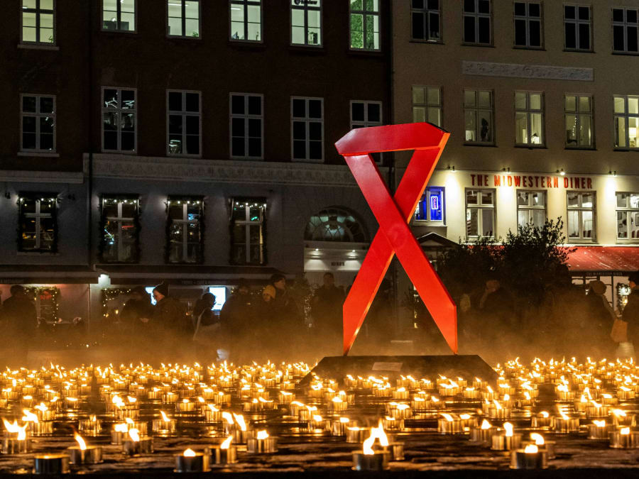 Tusindvis af lys er tændt for at mindes World Aids Day, der afholdes hvert år den 1. december. Foto: AIDS-Fondet/Kaare Smith