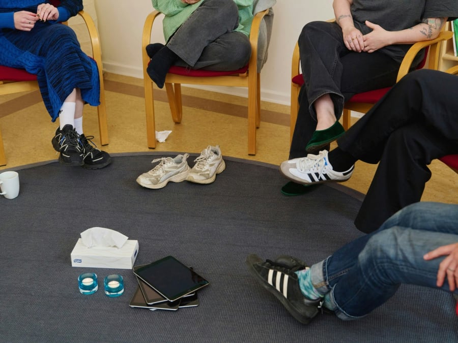 For mange unge er et terapiforløb det første sted, de taler med andre om at være opvokset i et hjem med stoffer eller alkohol. Foto: TUBA