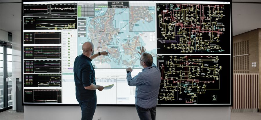 Indtil i sommers kunne man i blæsevejr se vindmøller, der stod bomstille. Nye regler har løst problemet, så vingerne drejer lystigt igen. Foto: Energinet/Maria Tuxen Hedegaard 