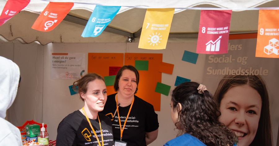 Ny podcast til unge sætter fokus på et bæredygtigt arbejdsliv med FN's 17 Verdensmål. Foto: Randers Social- og Sundhedskole.