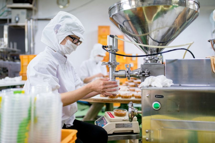 Forskere undersøger nu, hvordan fermentering med bakterier og svampekulturer kan blive en nøgle til fremtidens mad. Her er det et billede fra en miso-fabrik; miso er netop et eksempel på, hvordan fermentering kan ændre smag og tekstur på planter. Foto: iStock