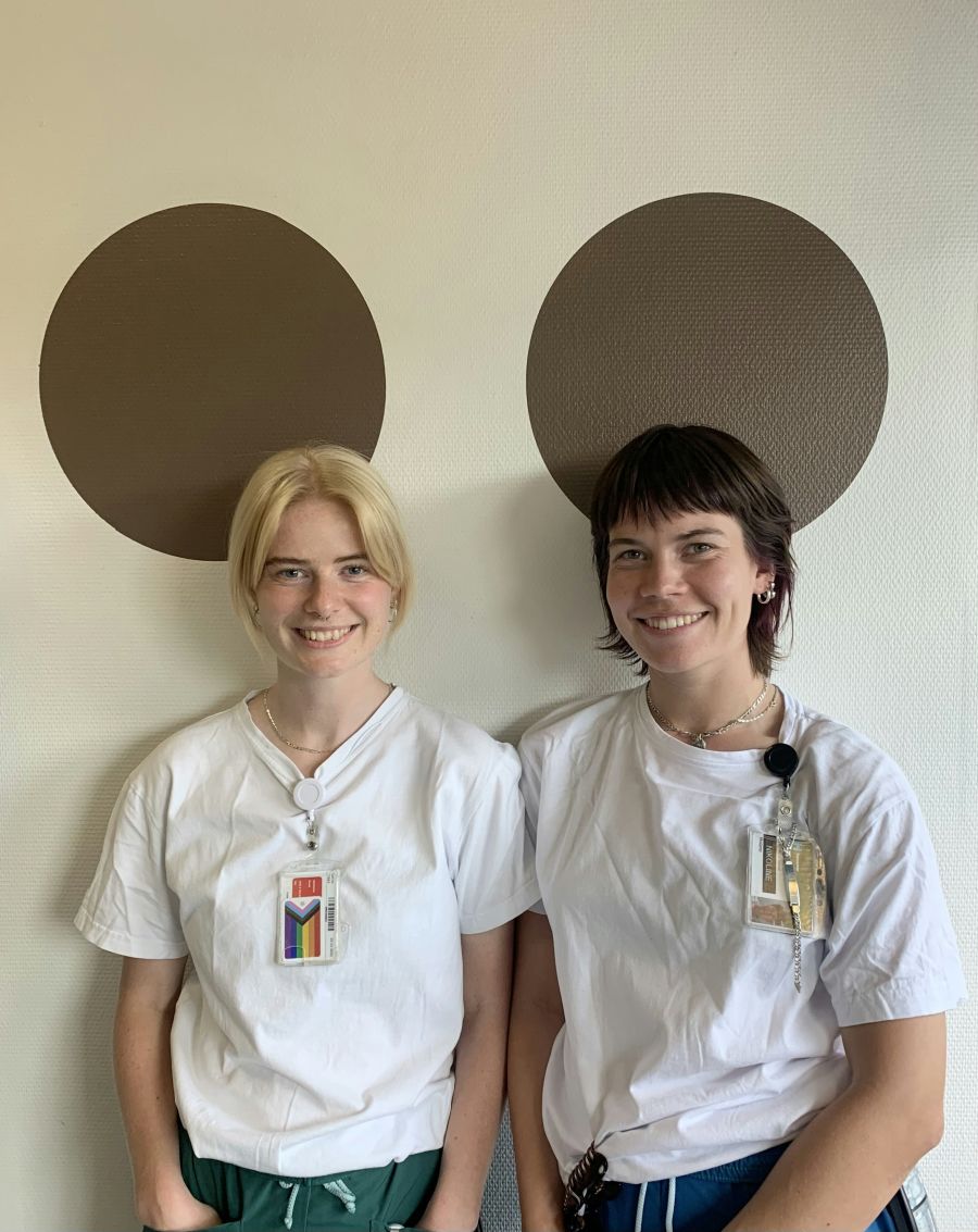 Iben Moxoll (tv) og Nikoline Molano (th) kender selv til de udfordringer som LGBTQ+-personer oplever i mødet med sundhedsvæsenet. Privatfoto.
