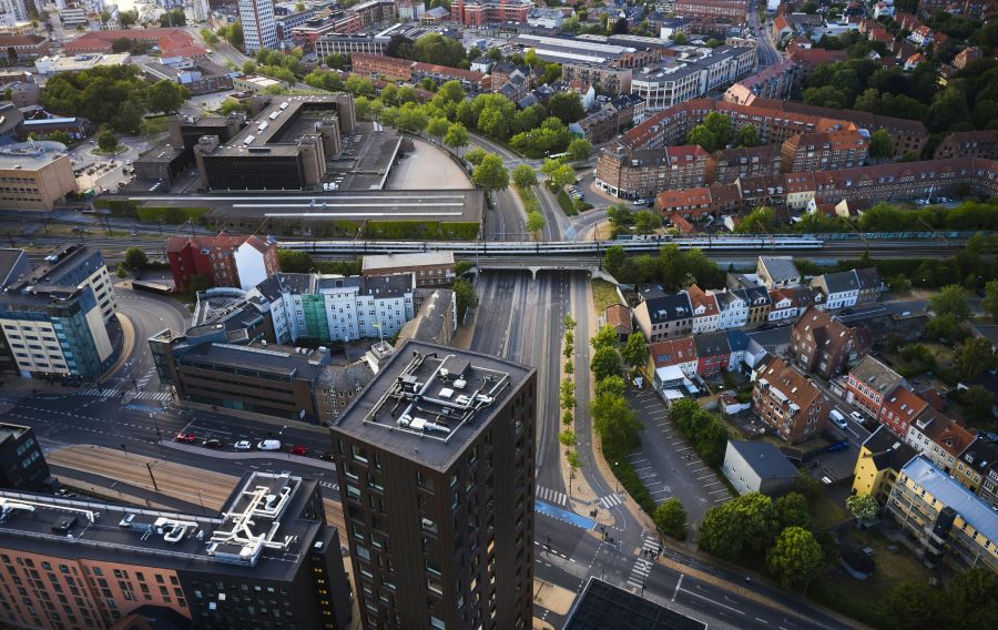 Byggeri og drift af bygninger står for hele 37 procent af drivhusgasudledningen på kloden. Foto: iStock/Westersoe